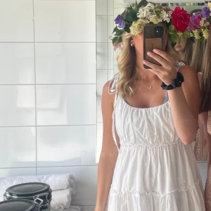 Såå söt sommarklänning  - Jättesöt sommar klänning! Endast använd en gång💕