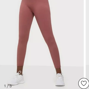 Amin  - Tights 7/8  från amin  storlek S 