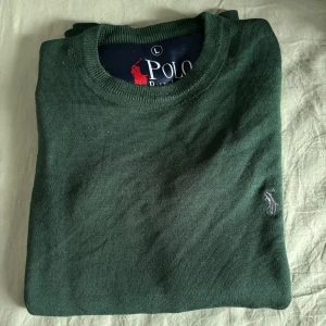 polo lauren ralph tröja - en gammal polo tröja, ej använd så mycket. 