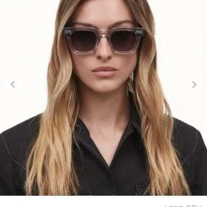 Chimi 04 - Säljer mina chimi solglasögon (04). Perfekta till sommaren och jättebra skick! Kom privat för egna bilder. 🥰 (NYPRIS 1350kr) säljer för väldigt bra pris!