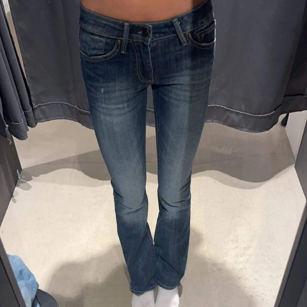 säljer dessa helt perfekta lågmidjade jeansen❤️W26 och L34❤️kan bytas mot andra lågmidjade jeans. Jeans & Byxor.