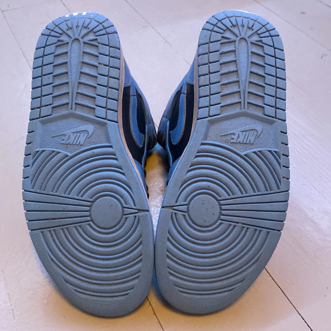 Nike Jordan 1 Mid svart/ljus blå  - 92