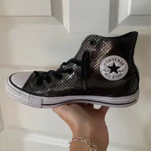 Ovanliga converse i fint skick! Möts gärna upp då jag inte står för fraktslarv❤️ Kan mötas Stockholm stad/ Norrort! 