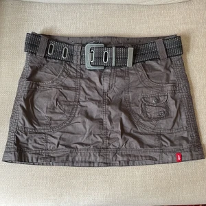 Kort kjol - Jättesnygg kjol från esprit! Midjemått: 82cm Längd: 32cm Jättebra skick