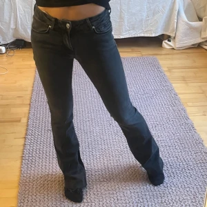 Bootcut zara - Svarta bootcut från zara. Så fina