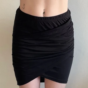 svart sexig kjol  - nyskick 💋mycket fint material❤️🙏🏻