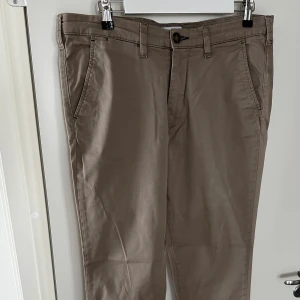 Chinos - Bra skick, strl 33/34