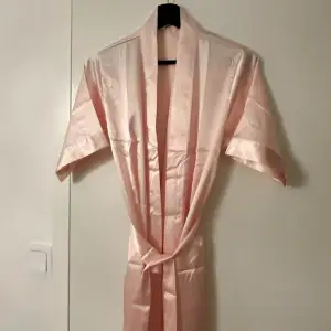 Kimono från missäy, aldrig använd🙌🏻💓Nypris 200