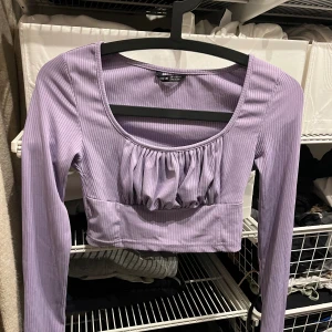 Lila tröja  - Sitter fint på