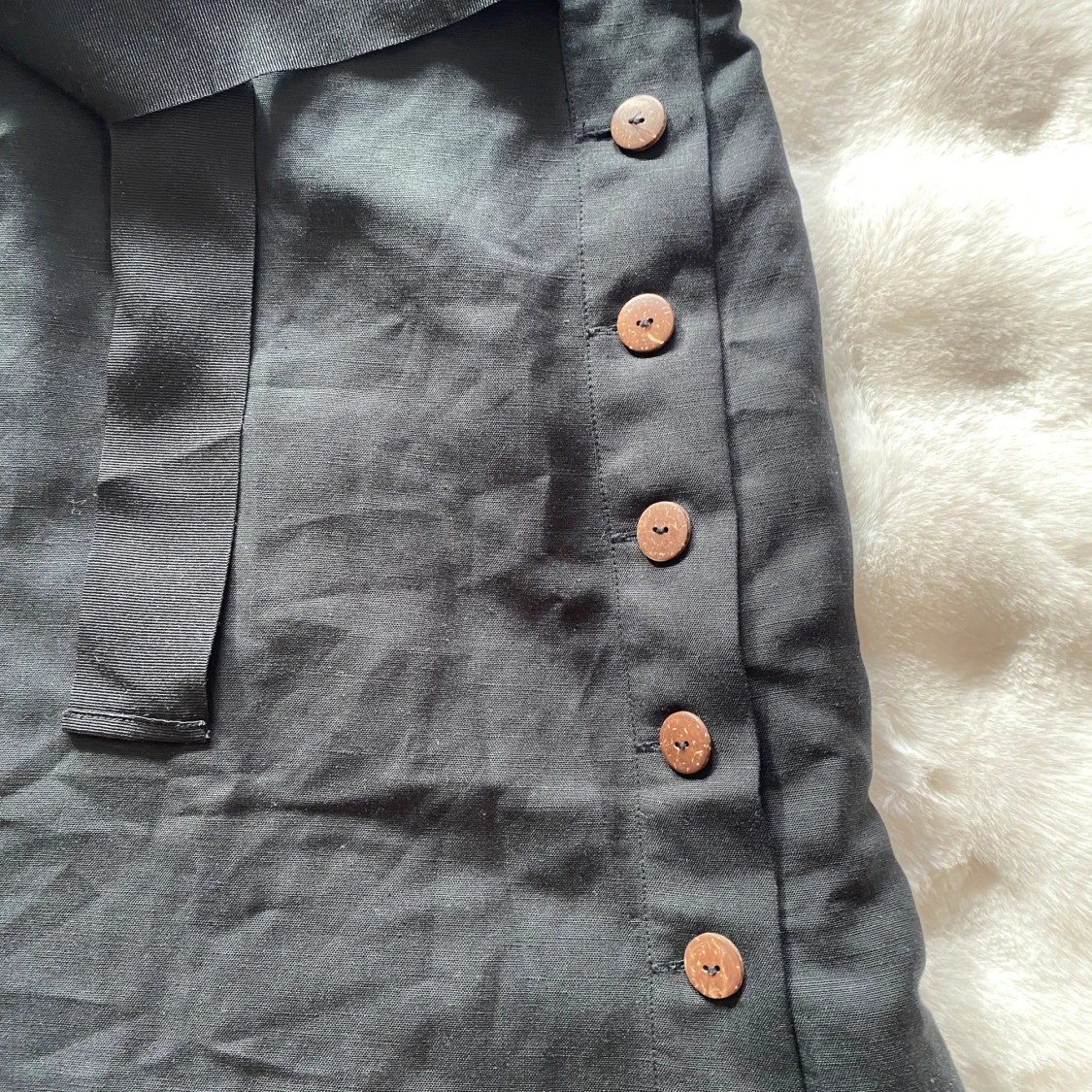 Ny svart vadlång kjol i linne i strl 42 från La Boutique - 90