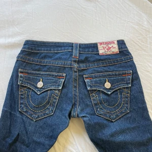 true religion jeans - använd köp nu! midja:74 innerben:86😽