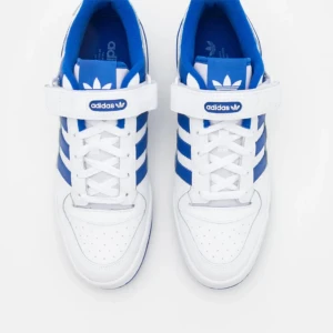 Adidas skor  - Nästan helt oanvända , nypris 1349💕 pris kan diskuteras 