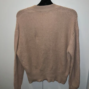 Helt ny kofta L - Aldrig använt, aprikos färgad kofta från lager 157, L  Helt intakt  Buda 