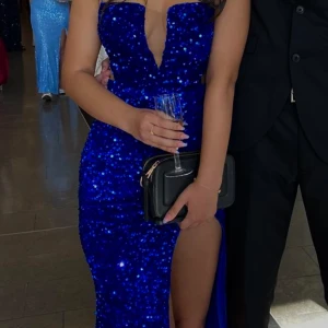 Balklänning  - Köptes från shein men den finns inte kvar, super bra kvalite och fick extremt många komplimanger på klänningen! 