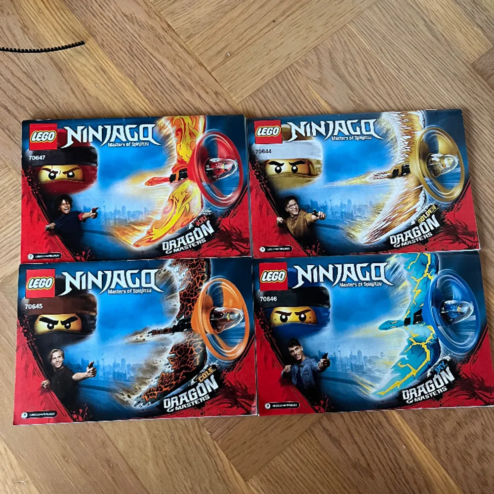5 stycken Lego som skjuts ut och flyger iväg när man drar i snöret. 50 kronor styck . Övrigt.