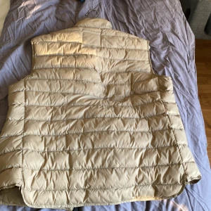 Morris väst beige  - Strl L  