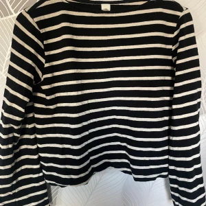 Randig sweatshirt  - Köpt på hm för 2 år sedan. Inte använt mycket alls