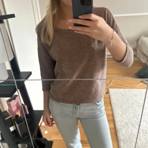 Tre kvart topp - En snygg tre kvart topp som är köpt från Sellpy men oanvänd av mig. Super fint skick