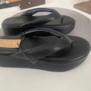 Helt nya sandaler 