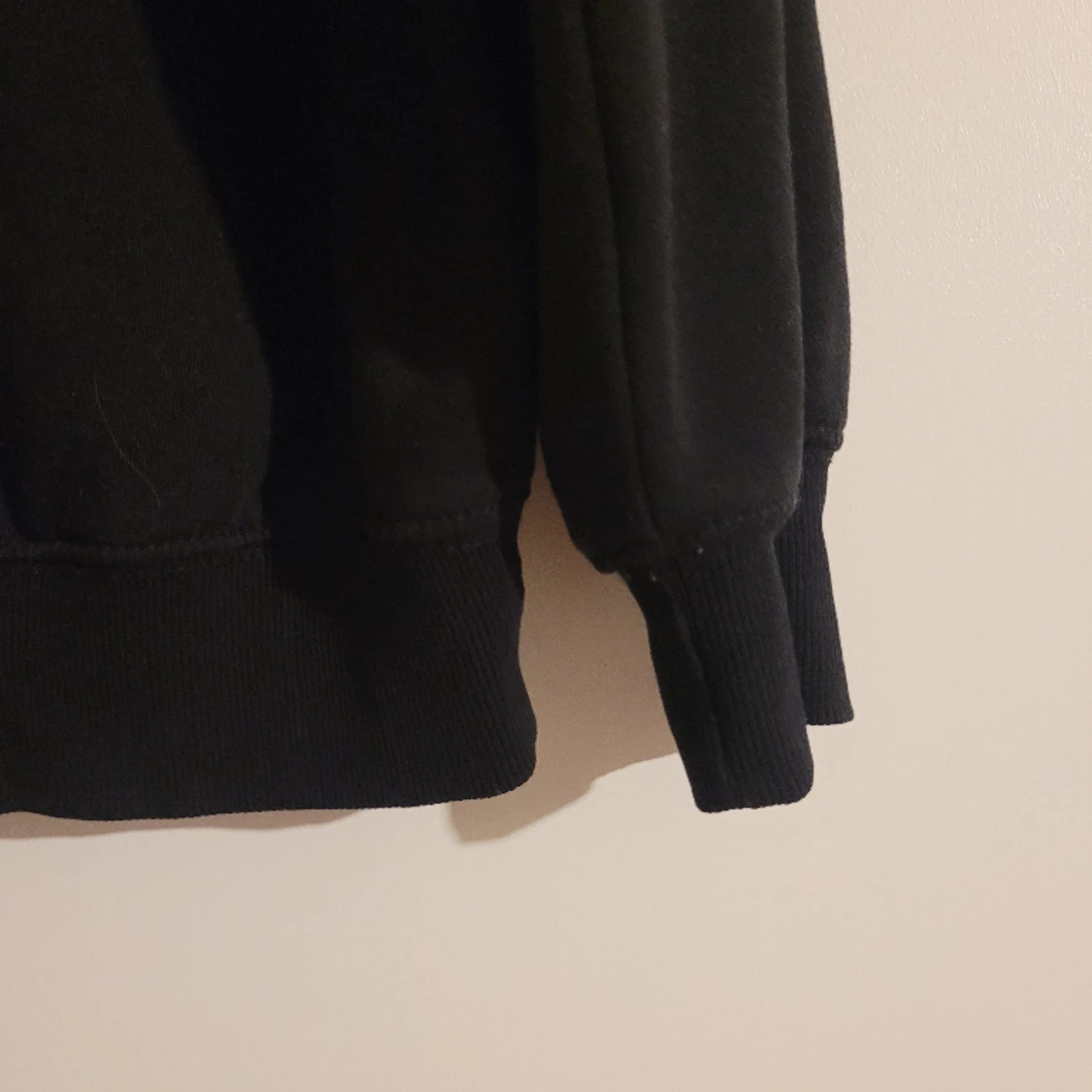 Svart tjocktröja, strl XS - 90