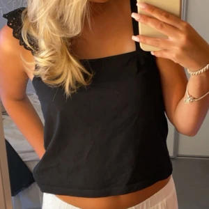 Topp - Säljer denna söta toppen då den aldrig kommer till användning💕skriv gärna privat vid frågor eller fler bilder!