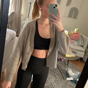 Beige kofta  - Beige kofta i bra skick. 