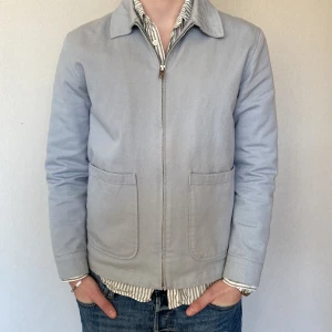 Overshirt  - Säljer nu denna Overshirt från weekday med bra passform. Den är i bra skick och sparsamt använd. Hör av er vid fundering. Den är i storlek S men passar M också