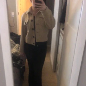 Vår kappa - En jättefin kappa från Vero Moda i storlek S. Knappt använd