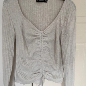 Vit tröja  - Vit långärmad tröja från New Yorker i storlek S🤍 