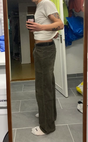 Calvin Klein byxor  - Manchesterbyxor från CK i bra skick. Skriv vid frågor! 