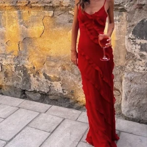 Röd bal klänning  - Röd lång balklänning perfekt för balen eller andra tillfällen❤️