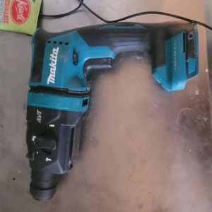 Makitta borr - Säljes 1000kr swish 1500via plick ganska fräsha säljer med ett makkita batteri bara det på bilden Allt funkar vid dler frågor skriv.mvhleo