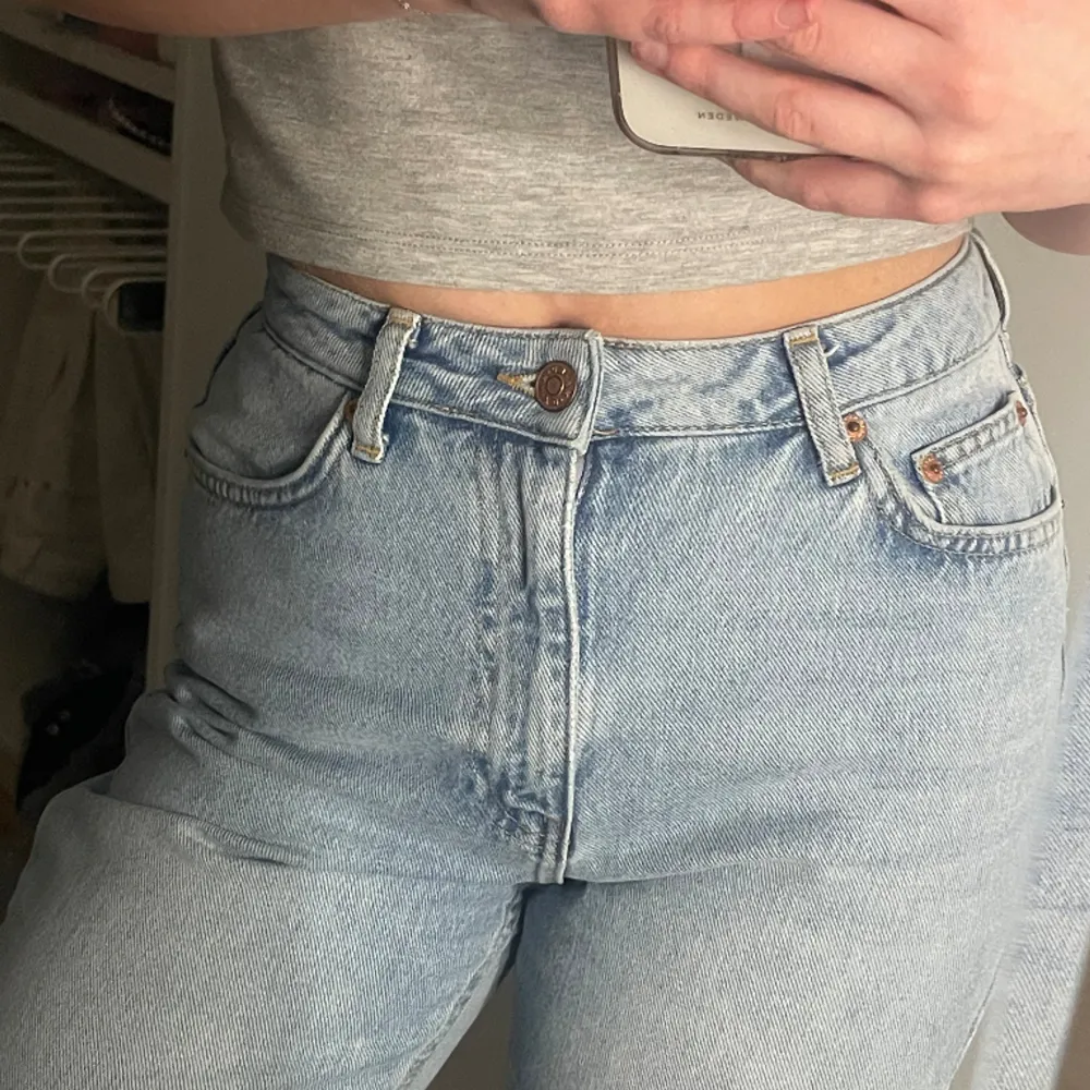 Supersnygga jeans från NA-KD,  Storlek XS, jag är 163 (lite för långa för mig) 🤍. Jeans & Byxor.