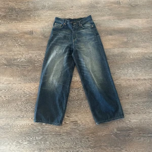 WEEKDAY ASTRO LOOSE BAGGY JEANS - Skriv innan köp Snygga weekday jeans Köpta inte länge sen Bra skick, som nya STORLEK: W28 L32