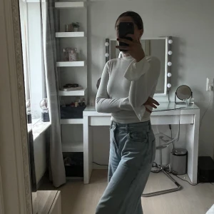 Snygg vit tröja - En superfin vit ribbad tröja från NA-KD, aldrig använd, prislapp kvar ✨✨ Storlek S!