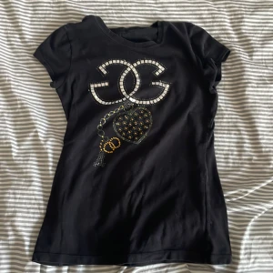 Svart kortärmad t-shirt - Bra skick, drainer/90s stil