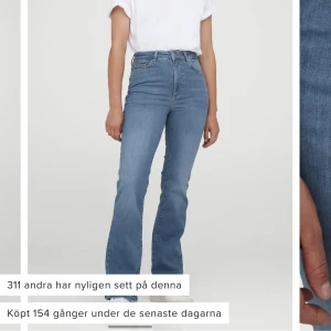 Jenas  - Säljer dessa jenas 💞storlek S (säljer två stycken i samma modell i s och m) 