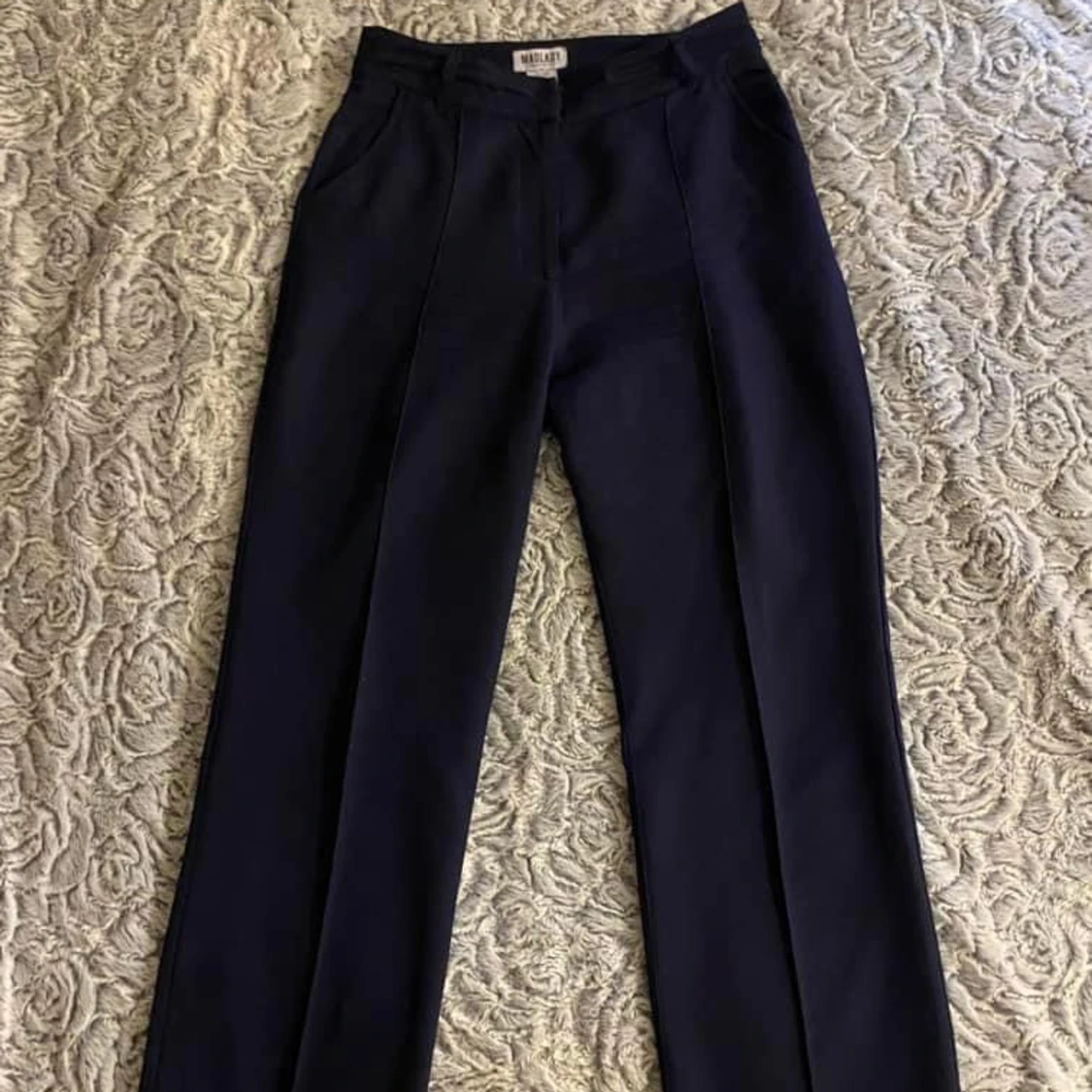 Högmidjade Kostymbyxor Med Stråveck - Sally 