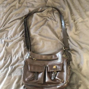 Supersnygg väska - Säljer en supersnygg väska som är använd några gånger, max 10💞