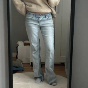 Lågmidjade jeans - Lågmidjade jeans från nakd🤍 (lånade bilder) skriv privat för fler bilder/frågor❣️