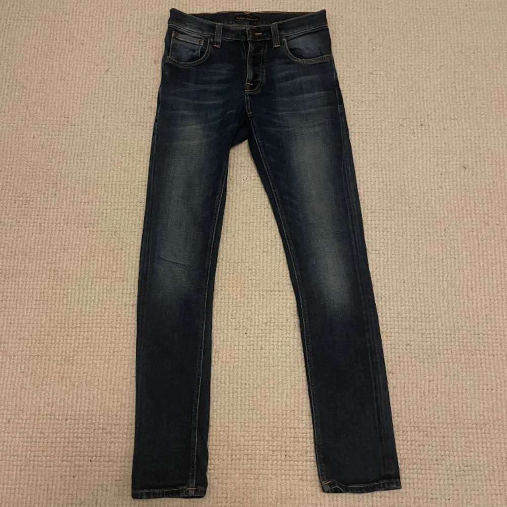 Hej! Säljer nu dessa super snygga nudie jeans. Toppskick! Inga defekter. Modellen heter grim Tim . Jeans & Byxor.
