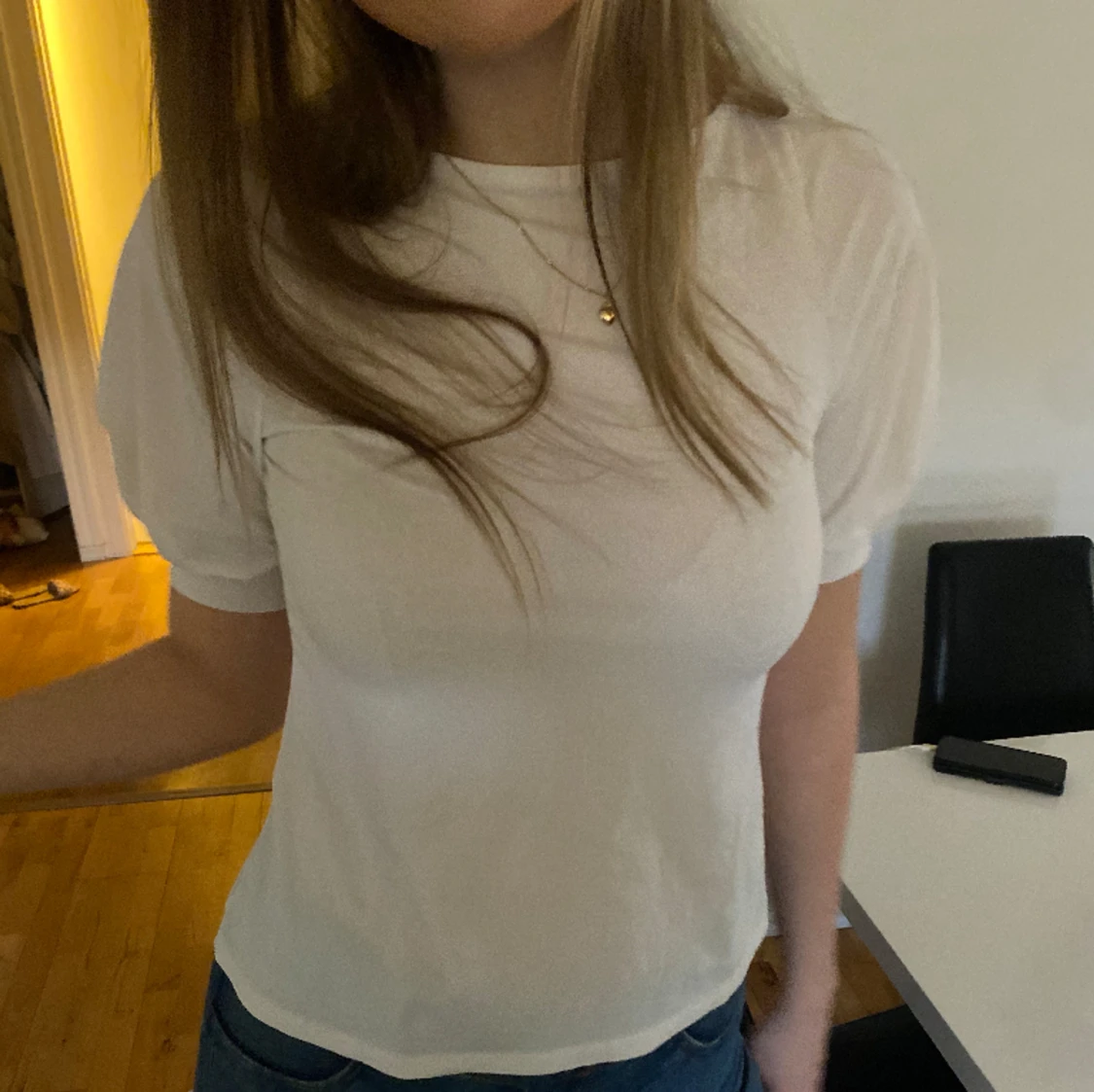 Vit t-shirt med volangarmar - 90