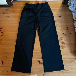 Djerf Avenues favorite pants. Använda 1 gång. Storlek S! 