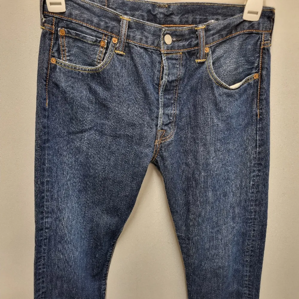 Levis 501 jeans, använde 1-2 gånger, helt nya. Jeans & Byxor.