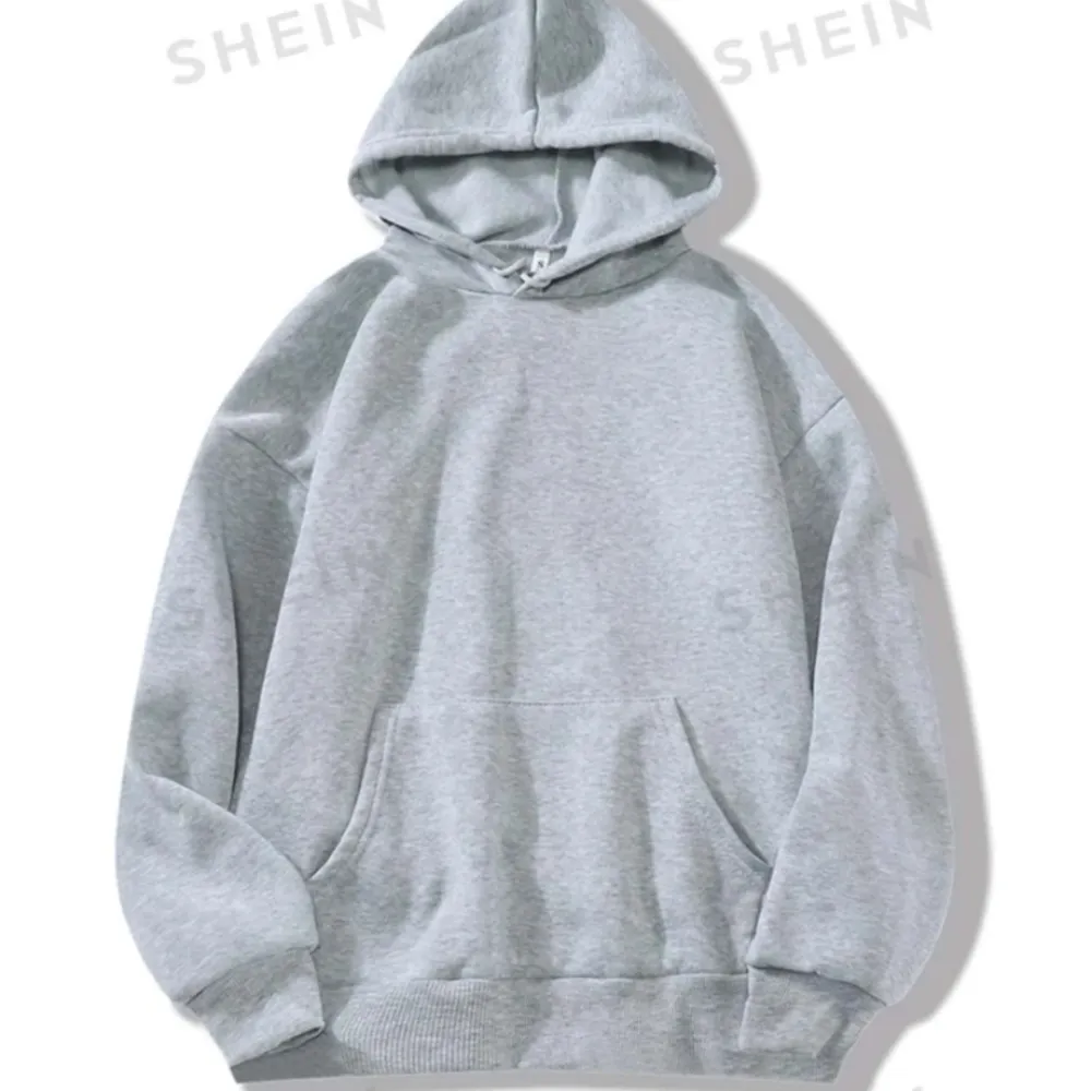 Säljer denna hoodien från shein då jag inte använder den, skriv för egna bilder🤍. Hoodies.