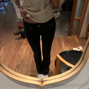 Svarta Zara Jeans - snygga svarta zara jeans❤️