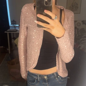 Kofta - Säljer min rosa glitterkofta då den inte kommer till användning