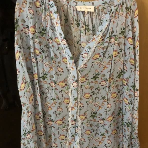 By Malina blus strl M - Fint skick, sällan använd