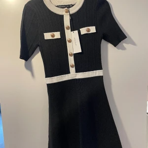 Karen Millen klänning  - Helt ny med prislapp på. Storlek L men är som en S/M. 