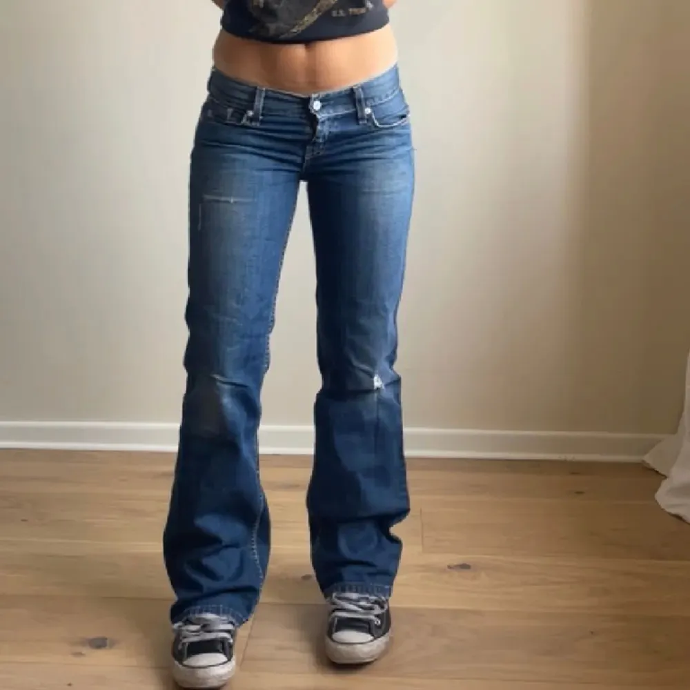 Super nice levis jeans, långa!😍Innerbenslängd ca 80. Jeans & Byxor.